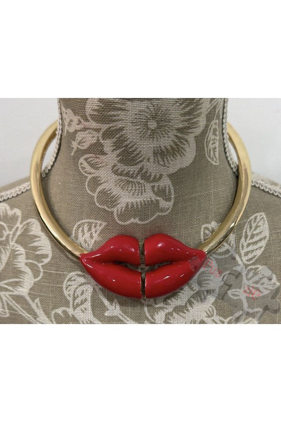 Md.Collar beso