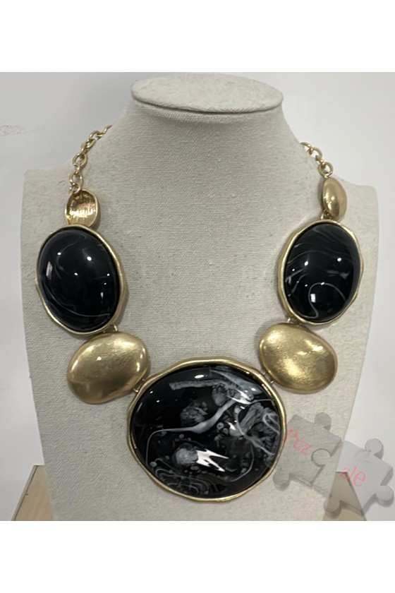 Md.Collar dorado y negro